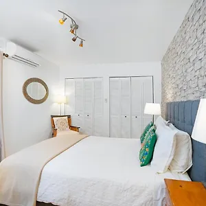 Accueil Chez Francois 4*, Montreal Canada